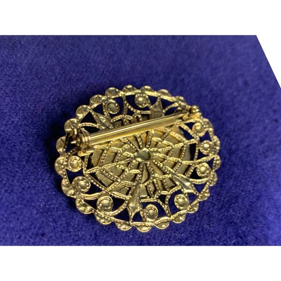 Goldtone Filigree Brooch Pin Oval Faux Pearl - Picture 8 of 8